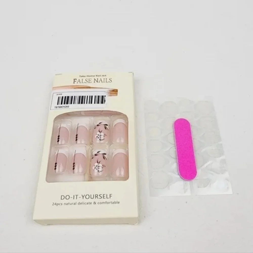 24 Pieces Fake Press On Nails